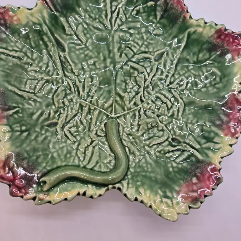 Bordallo Pinheiro Majolica Grape Leaf Plate Portugal Green 10